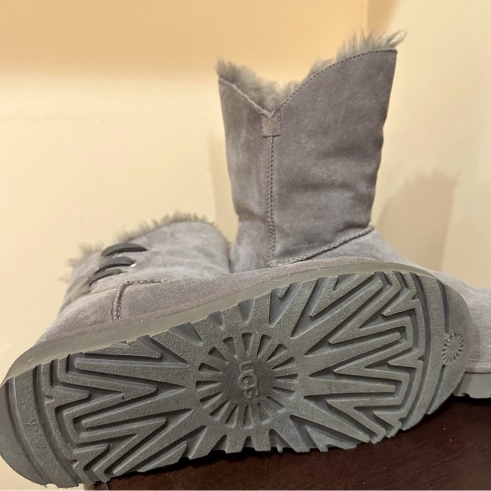 UGG Boots - Picture 2 of 4
